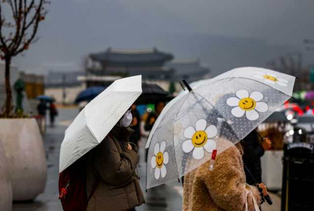 목요일인 내일(27일) 전국 대부분 지역에서 비나 눈이 내리다가 밤에 대부분 그치겠다./사진=뉴시스